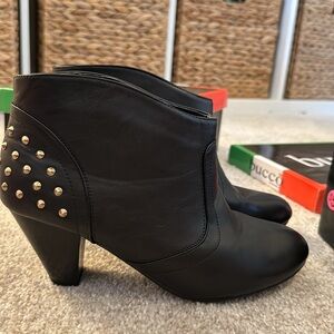 Bucco size 9 booties